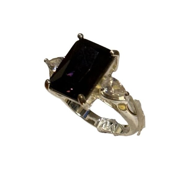 NWT Charter Club Emerald Cut Crystal Ring in Silver Plate, size 9 - Picture 3 of 9